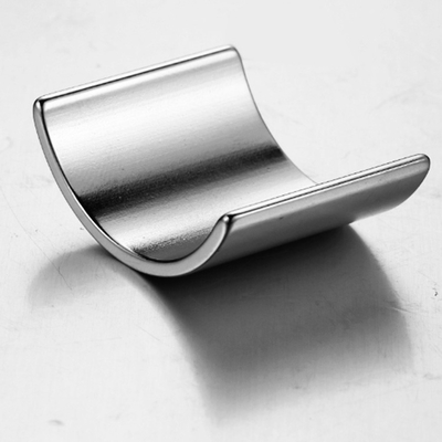 Aimants agglomérés d'arc de néodyme de N35 NdFeB pour la forme multi de moteur