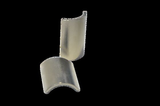 Bon prix Magnés à arc NdFeB Coercivité 12-35 KOe en ligne